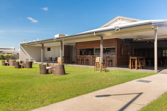 Merinda Village Hotel Bowen Exteriér fotografie
